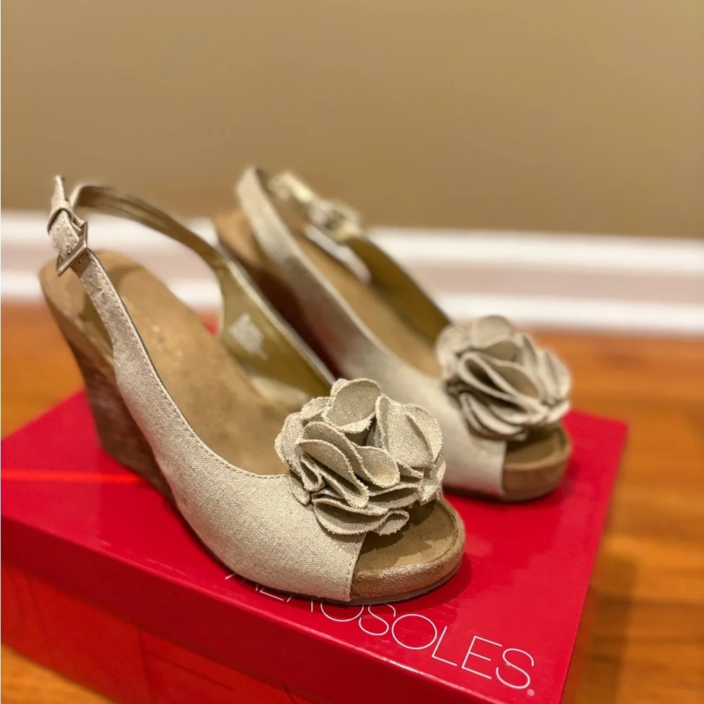 AEROSOLES chic cream